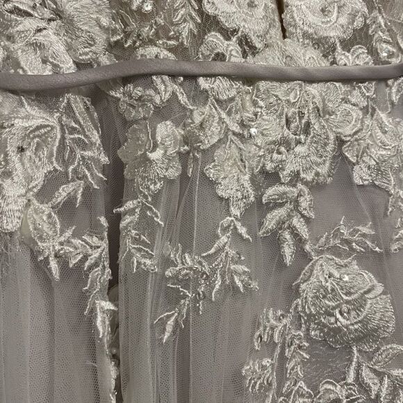 Elegant White Lace Evening Gown - Picture 11 of 13